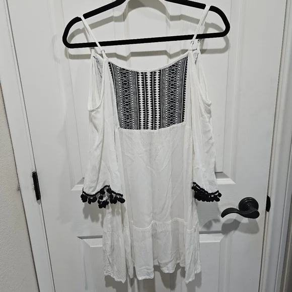 ⚡ 2 for $5 - Forever 21 Black and White Boho Dress - Picture 5 of 7